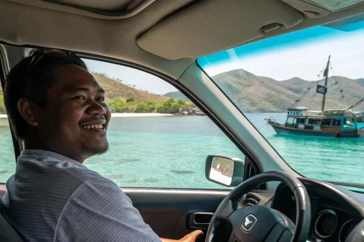 Komodo Fast Track | Professional Drivers & Amenities